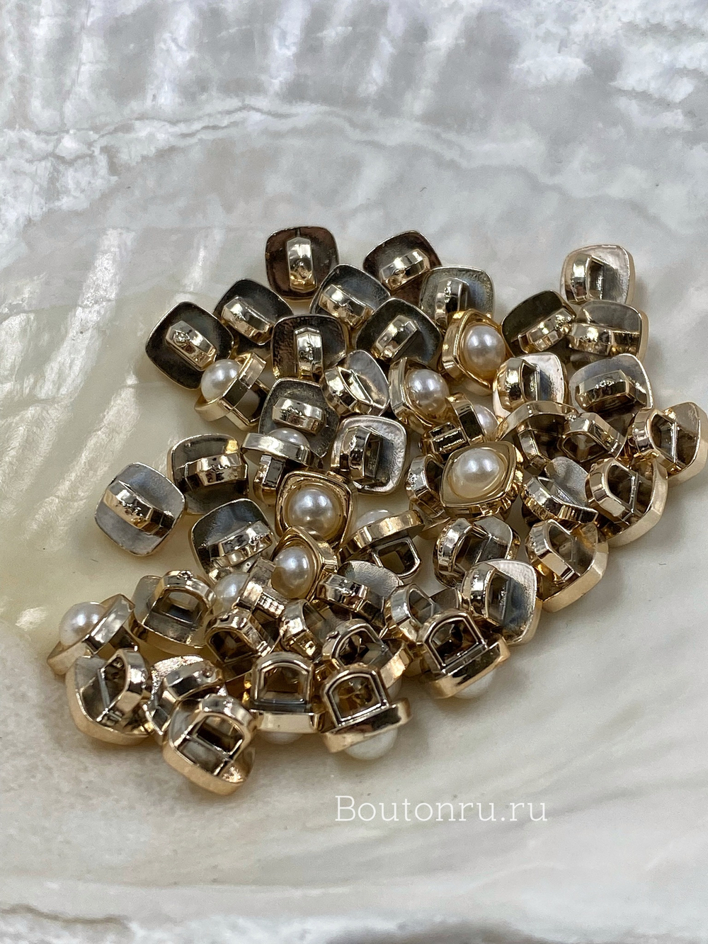 Пуговицы жемчуг золото