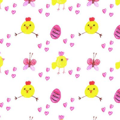 Цыплёнок, бабочка и пасхальные яйца на белом.