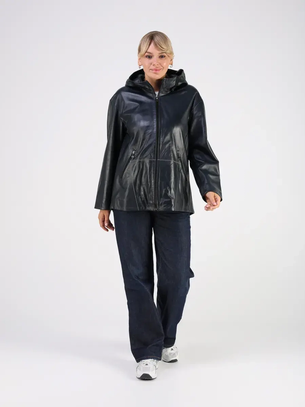 Кожаная куртка демисезонная с капюшоном оверсайз
