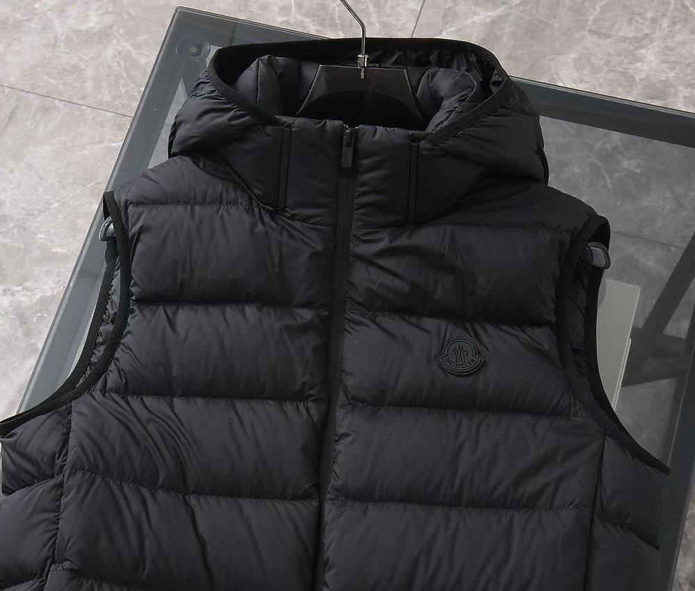 Безрукавка Moncler