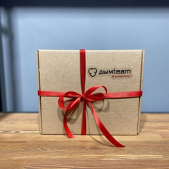 Подарочная крафтовая коробочка с наполнением и бантиком. Средняя