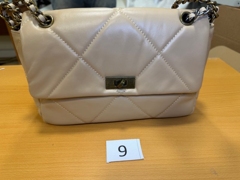 KELLY S в ванильно-бежевом цвете - небольшие дефекты кожи 9