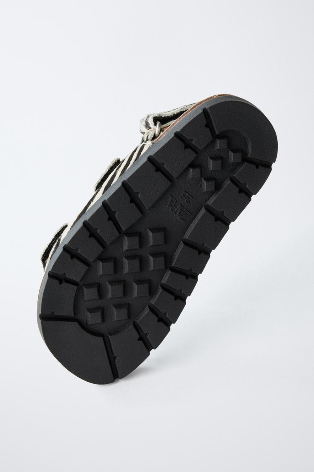 ZARA КОЖАНЫЕ БОСОНОЖКИ С АНИМАЛИСТИЧЕСКИМ ПРИНТОМ, БЕЛЫЙ