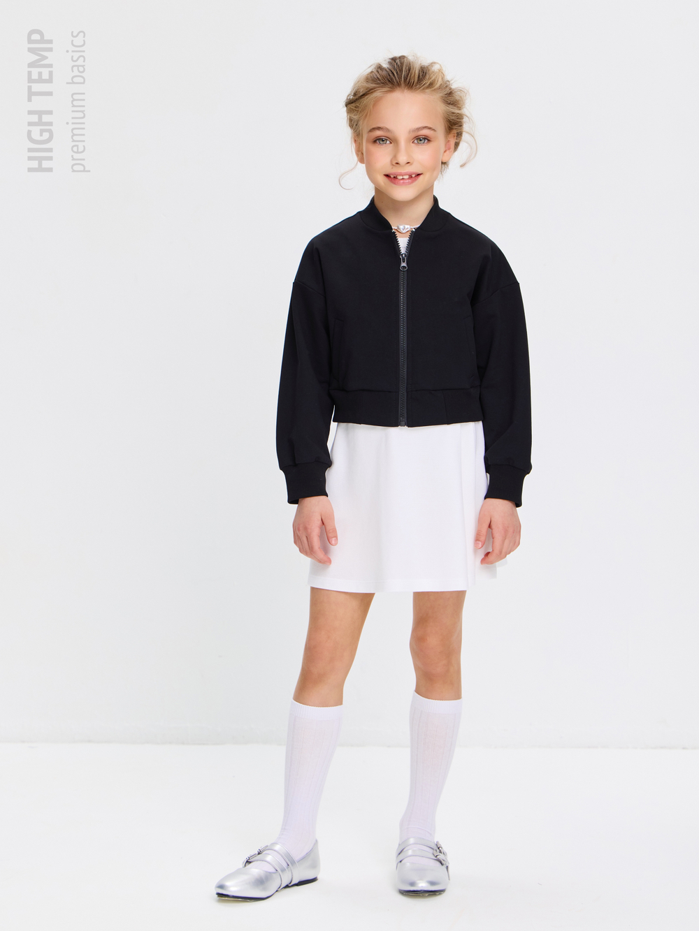 Укороченный бомбер из футера на молнии