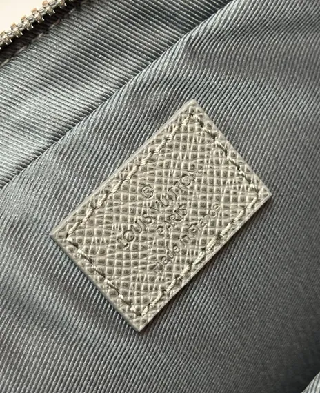 Портфель Louis Vuitton Porte Documents Voyage PM кожа Taiga