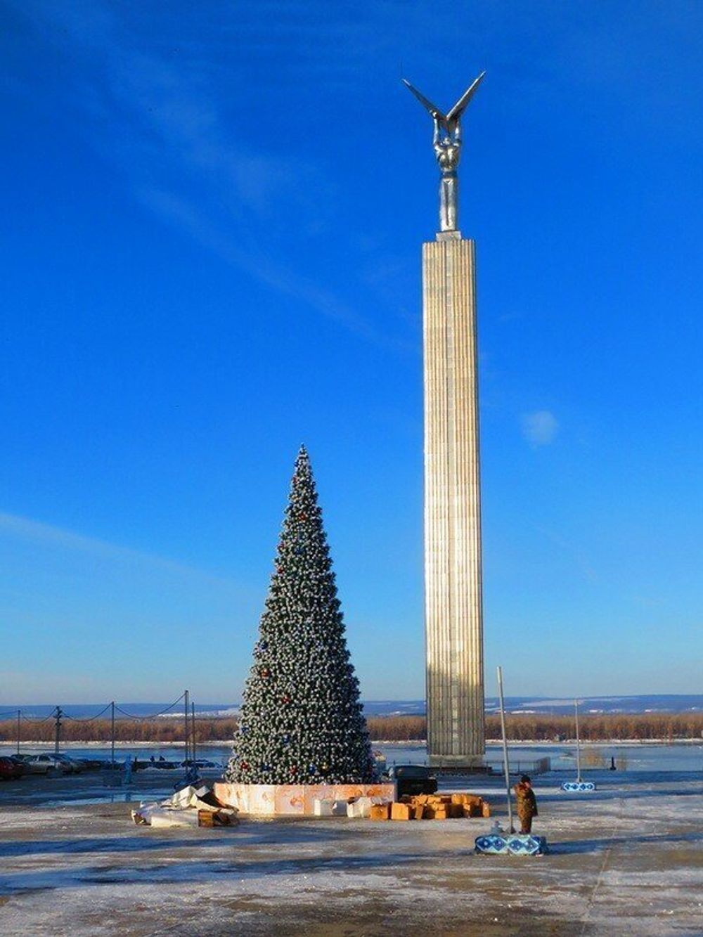 Уличная елка каркасная "Уральская сосна" (бело-зеленая леска) 9 м