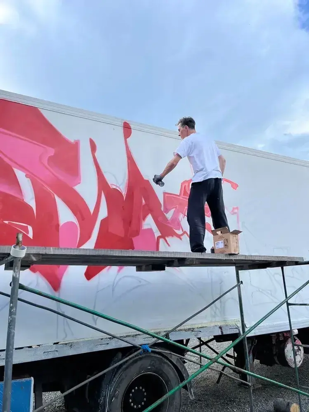 Аэрозольная краска для граффити и дизайна Arton 750 мл A911 Черный