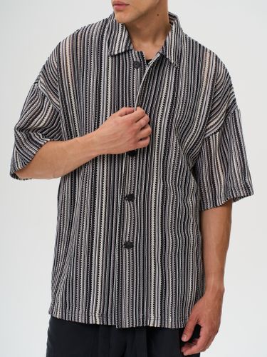 Вязаная серая рубашка с коротким рукавом