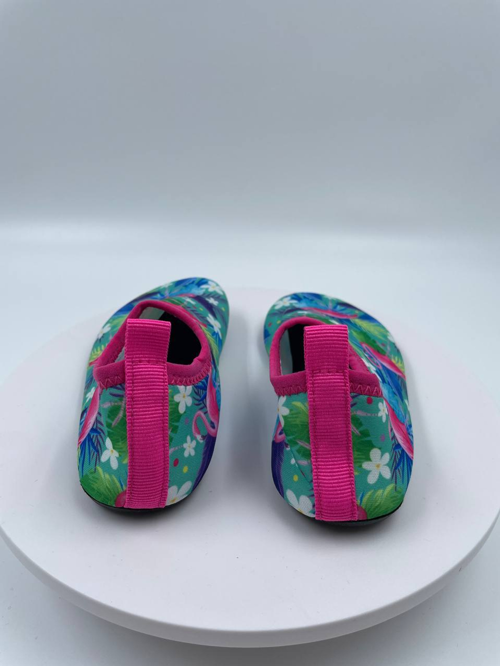 Яркая пляжная обувь - тапочки для девочки Flamingo