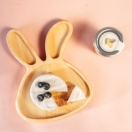 Менажница из кедра для подачи блюд и закусок с гравировкой "Listen to your heart". MG43