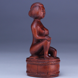 Нэцкэ Красавица моется в бочке