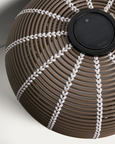 Уличный светильник Garoina солнечных батареях из искусственного ротанга цвета таупе 50 см