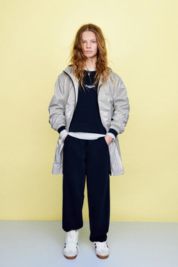 ZARA ПРОРЕЗИНЕННАЯ КУРТКА С КАПЮШОНОМ WATER REPELLENT, СЕРЕБРИТСЫЙ