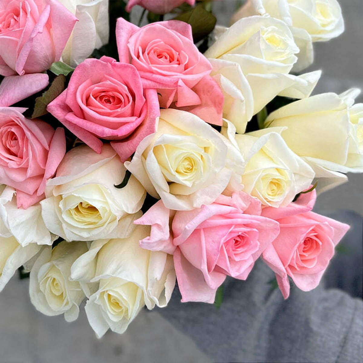 Вдохновляющий микс — букет ароматных роз