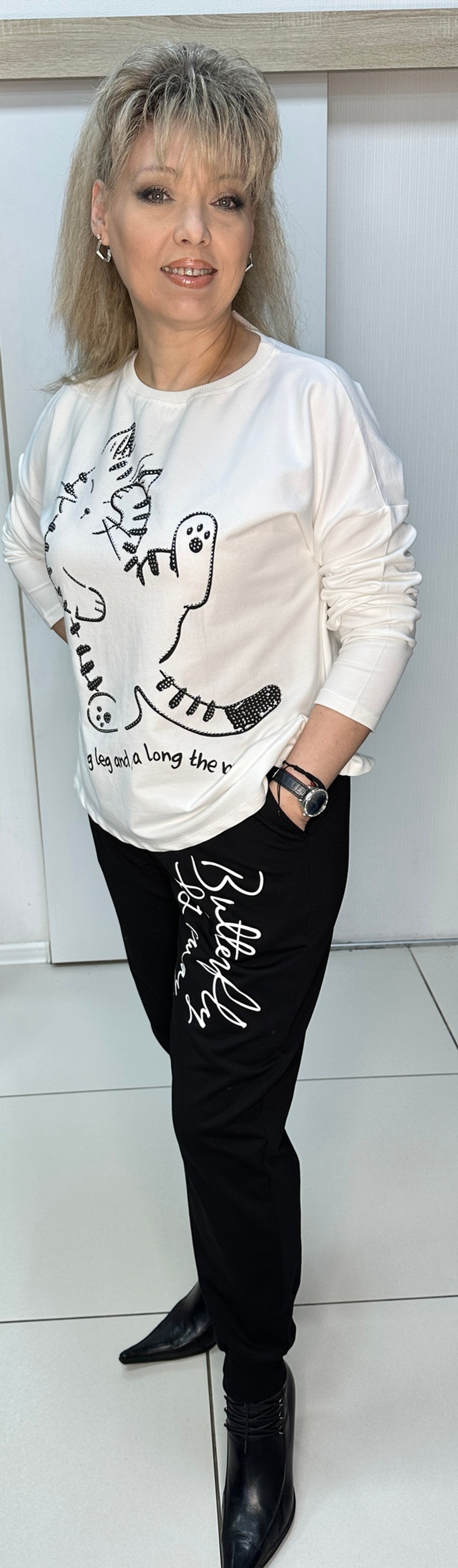 Тонкий свитшот-толстовка белого цвета