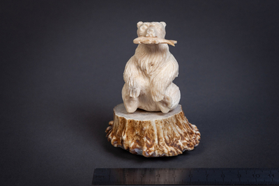 Медведь, рог лося