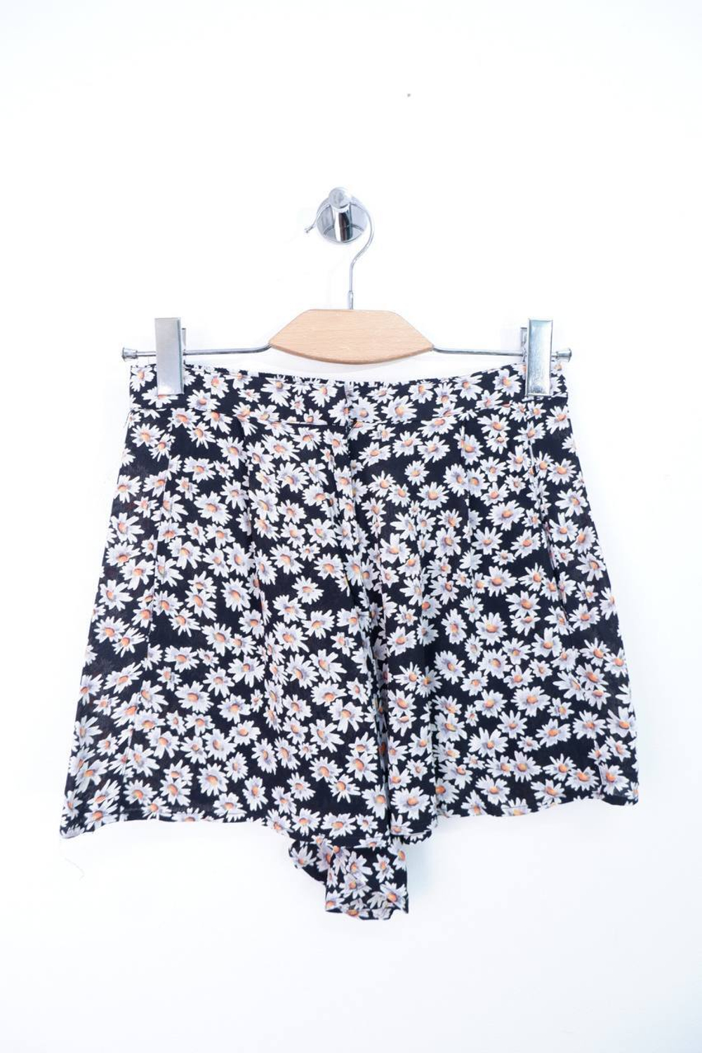 Шорты Topshop вискозные с ромашками, маркировка 36, визуально 42 размер