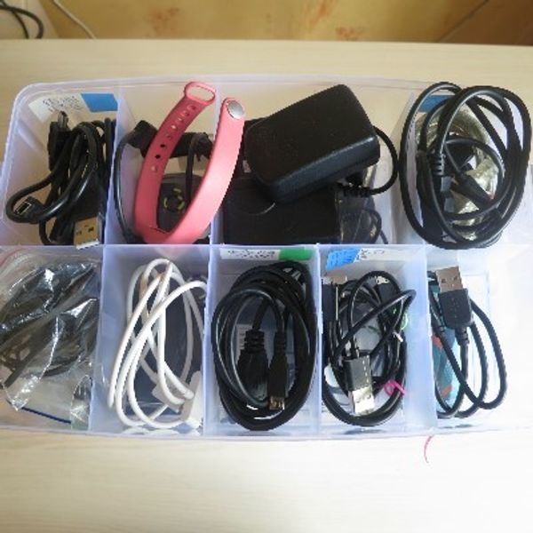 Разбираем провода, гаджеты, электронные устройства