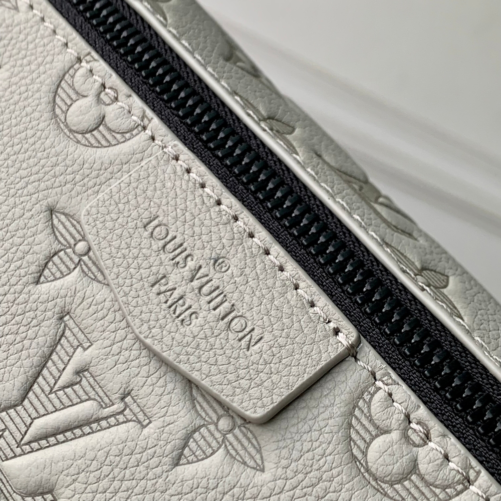 Louis Vuitton Pulse Messenger