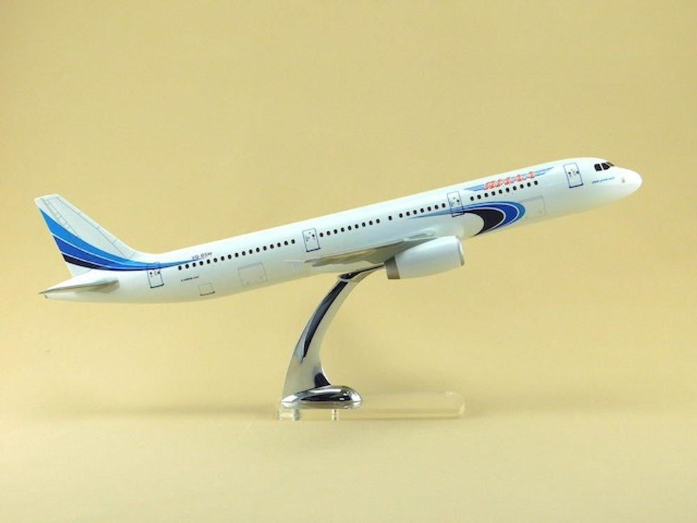 Модель самолета Airbus A321 (М1:100, Ямал)