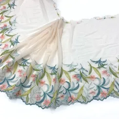 Вышивка на сетке эластичная светлый персик 22 см