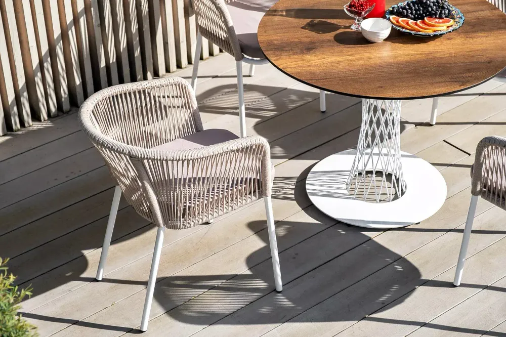 "Марсель" стул плетеный из роупа, каркас алюминий белый муар, роуп бежевый круглый, ткань бежевая 035