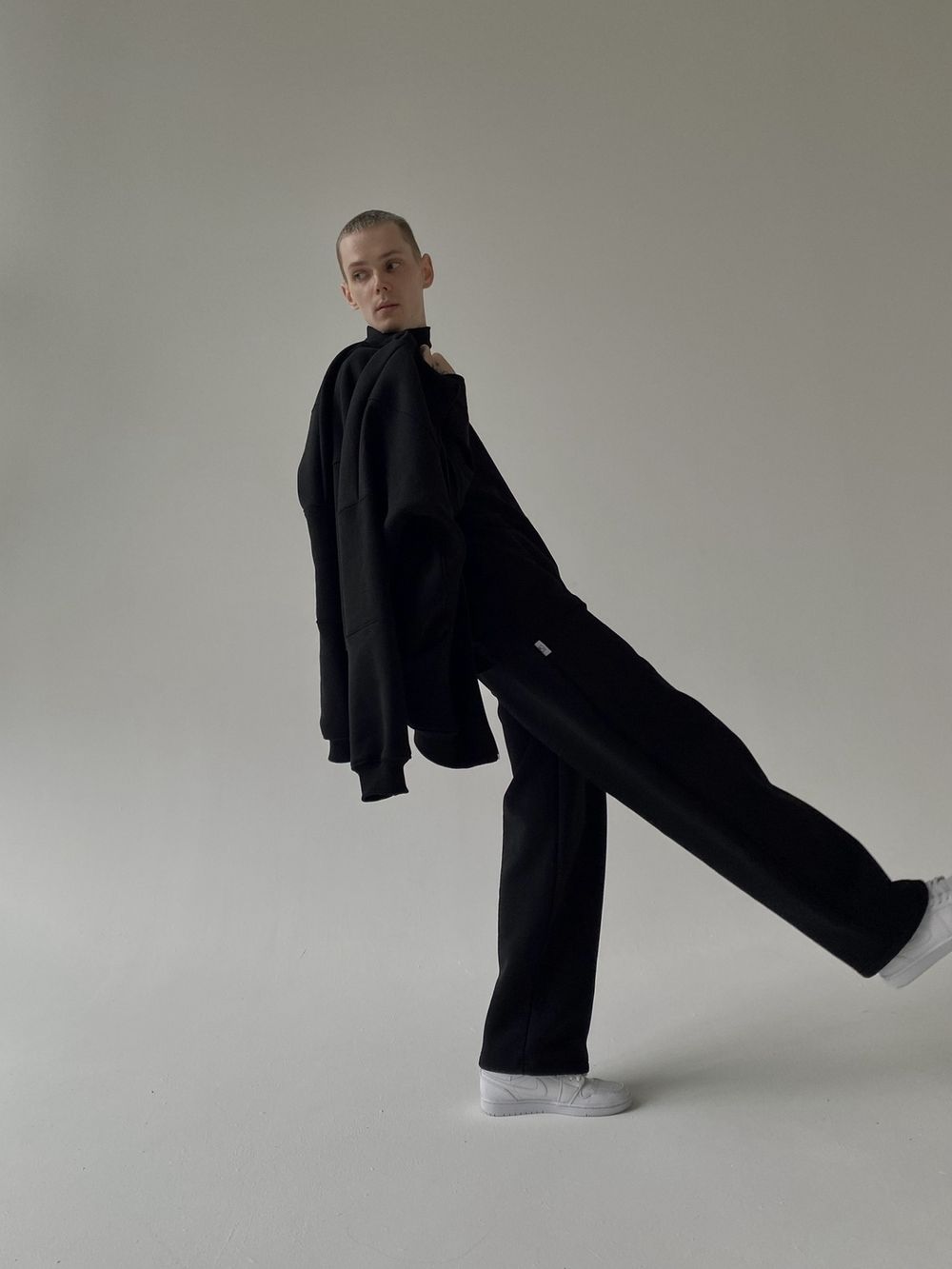 Брюки One Two Wide Sweatpants черные