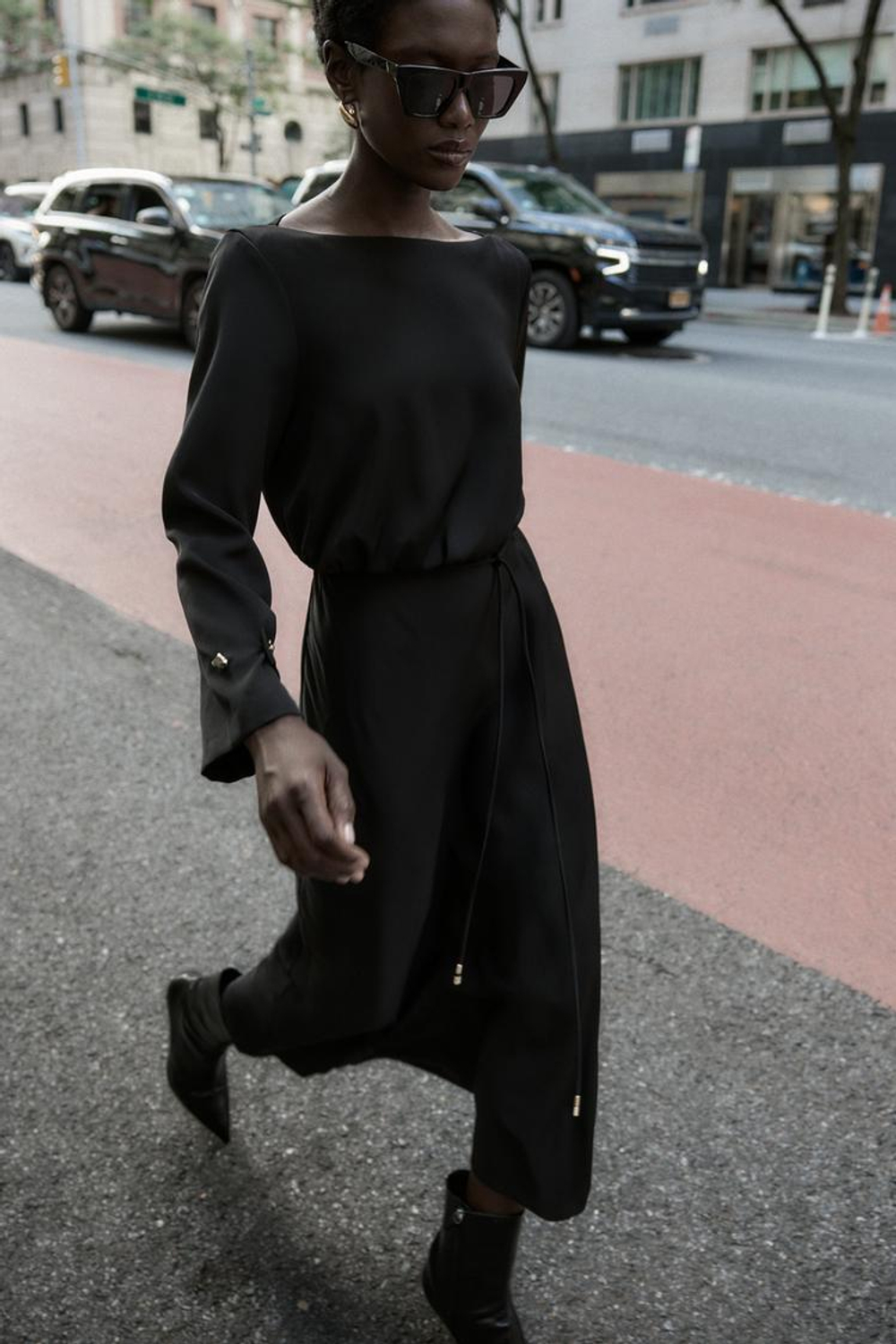 ZARA ПЛАТЬЕ МИДИ ИЗ КРЕПА С ПОЯСОМ, ЧЕРНЫЙ