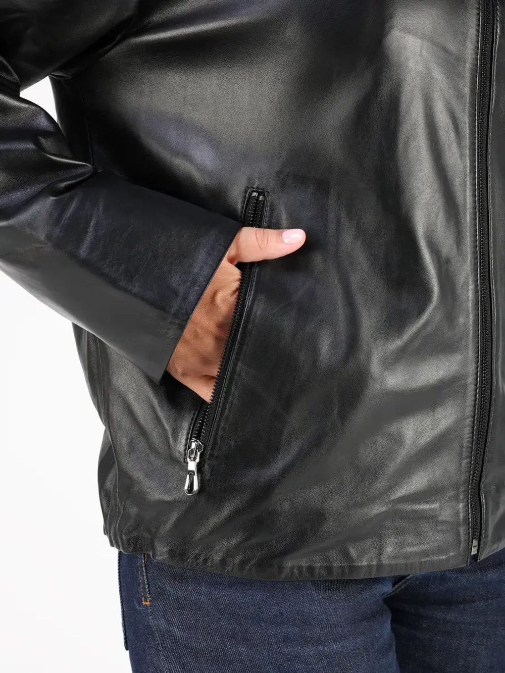 Кожаная куртка демисезонная с капюшоном короткая