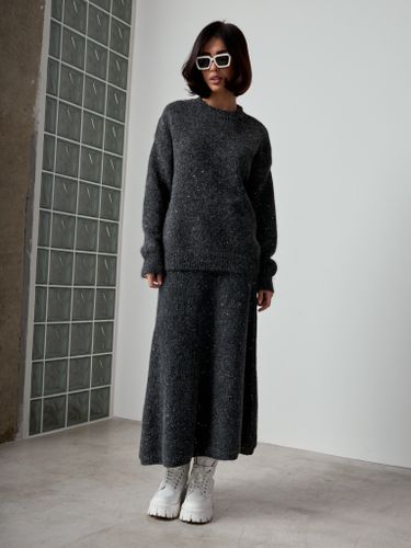 Трикотажный костюм с юбкой темно-серого цвета