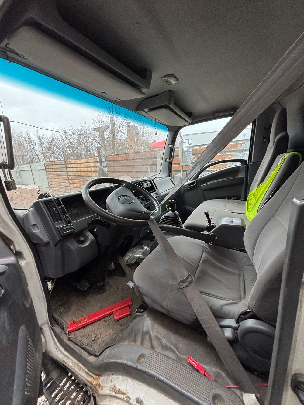 Isuzu ELF 9.5 (NQR) Изотермический/рефрижератор с гидробортом АФ-4749B0 (Рефрижератор, Дизельный, 5,