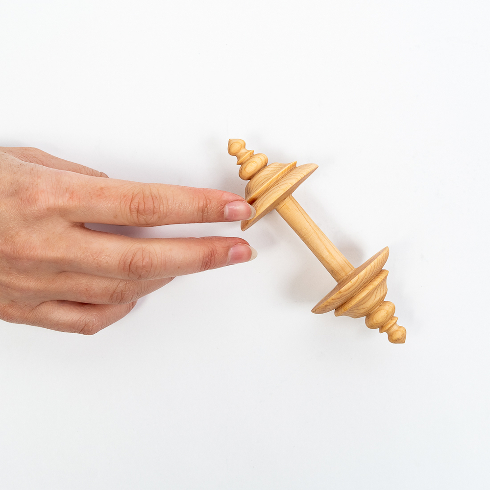 Деревянная катушка для ниток из древесины кедра. KB1