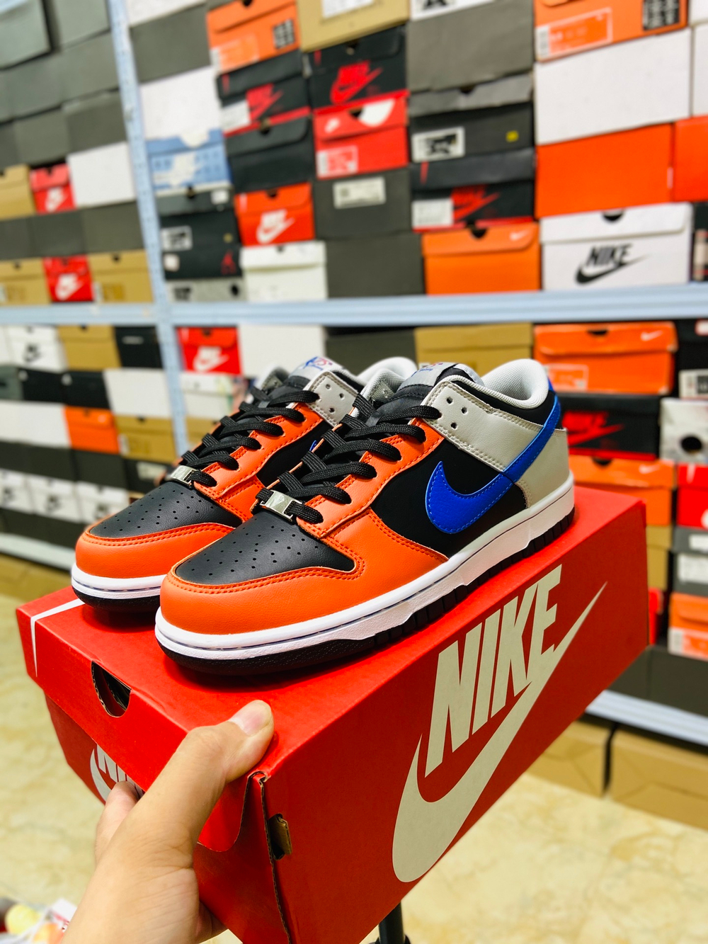 Купить  Nike Dunk Low EMB "NBA 75th Anniversary Knicks"