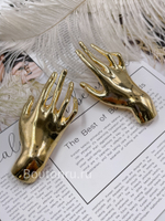 Брошь золотистая Скиапар. "Рука" скидка