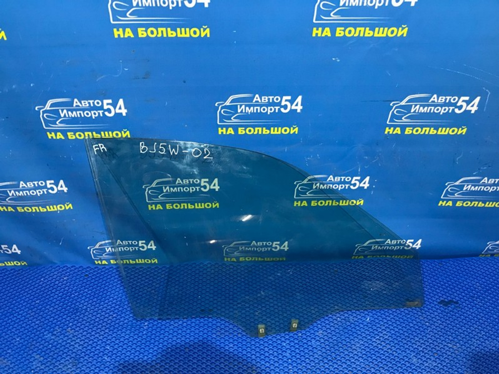 Стекло двери передней правой MAZDA FAMILIA 2001