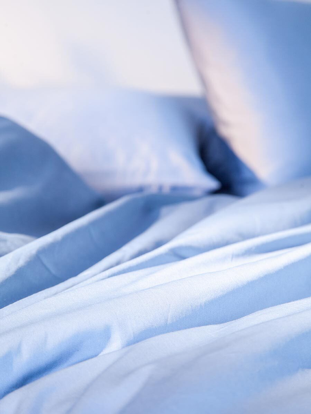 Комплект постельного белья из премиального сатина джинсово-синего цвета из коллекции essential, 200х