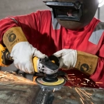 DeWalt DCG405P3 аккумуляторная угловая шлифмашина (3 x 5 Ач, ЗУ)