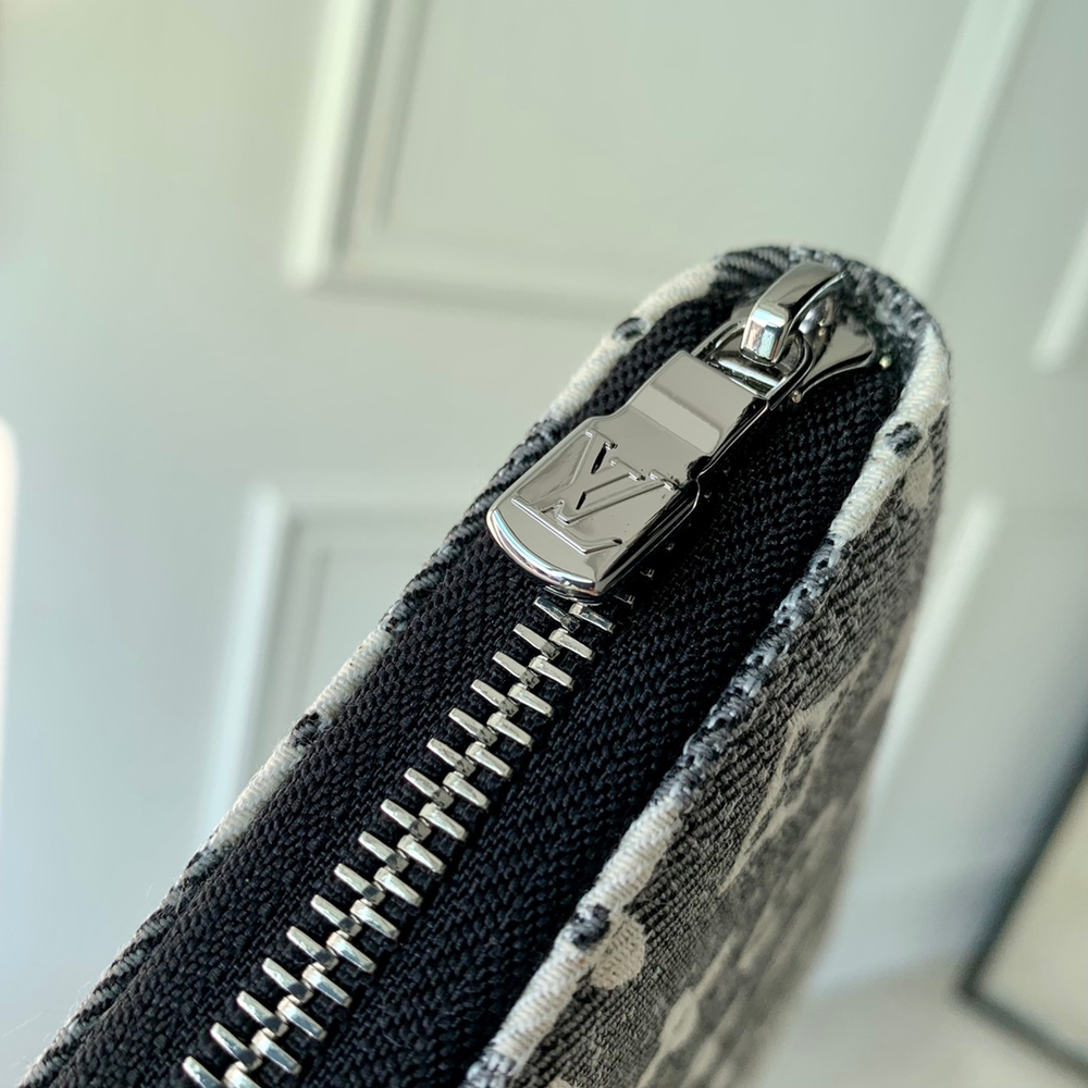 Louis Vuitton Zippy Wallet