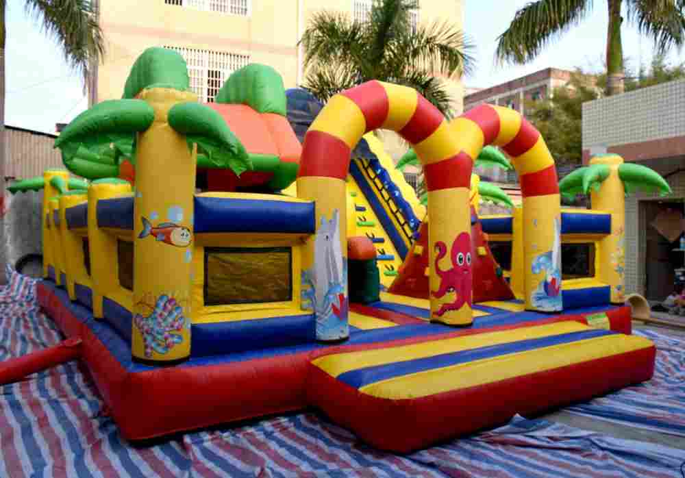 Надувной батут "Тропикана мини", 8.5*6.5*5 м