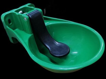 Поилка для КРС и МРС пластиковая на 2,5 л