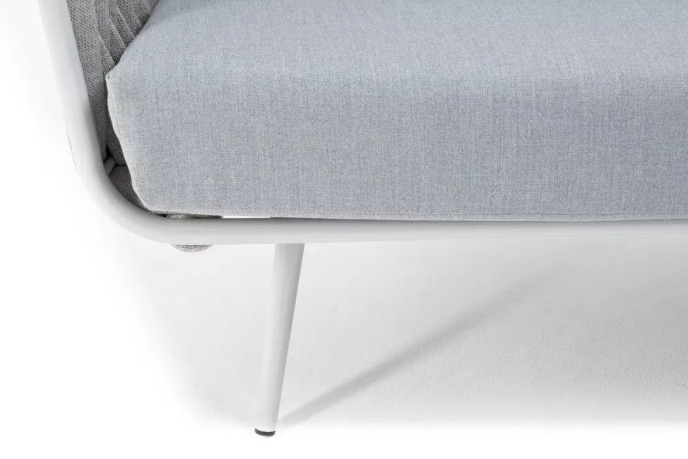 "Монако" диван 2-местный плетеный из роупа, каркас алюминий светло-серый (RAL7035) шагрень, роуп светло-серый 40 мм, ткань светло-серая