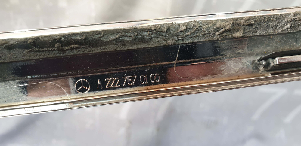 Молдинг крышки багажника Mercedes S (W222)  Б/у Оригинал A2227570100