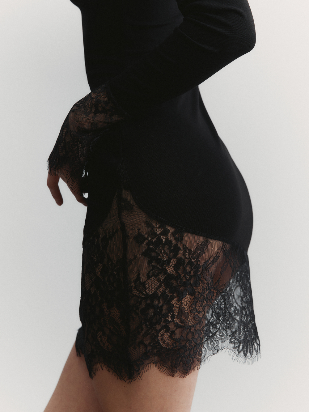 Платье "Muse" с кружевом, цвет чёрный, р-р S-M