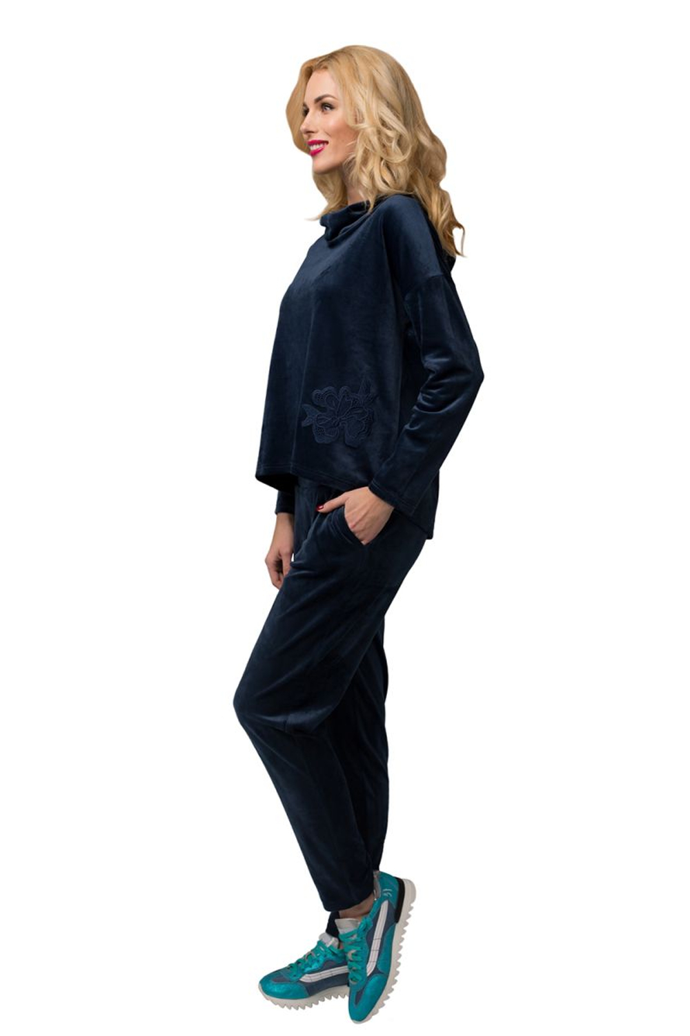 Костюм из бархатистого материала с декором (Размер: M) (Цвет: темно-синий)