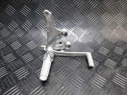 Подножка водительская правая Suzuki GSX-R600/750 (K4/K5) 051919
