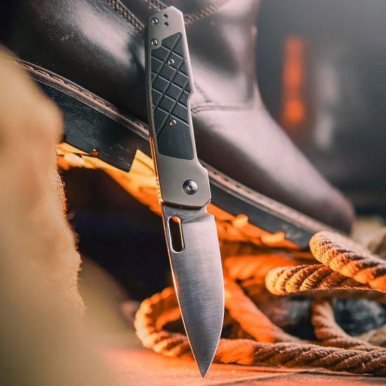 Нож Artisan Cutlery 1874G-BK Gambit Queen с клинком из стали CPM-S90V, рукоять Titan / G10