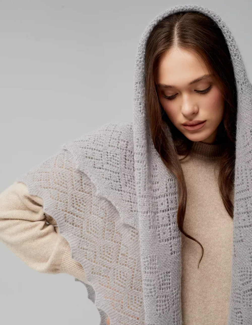 Оренбургский пуховый платок П4-110-03 серый