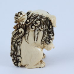 Статуэтка Нэцкэ Священная собака Фу со своим щенком (мамонт)