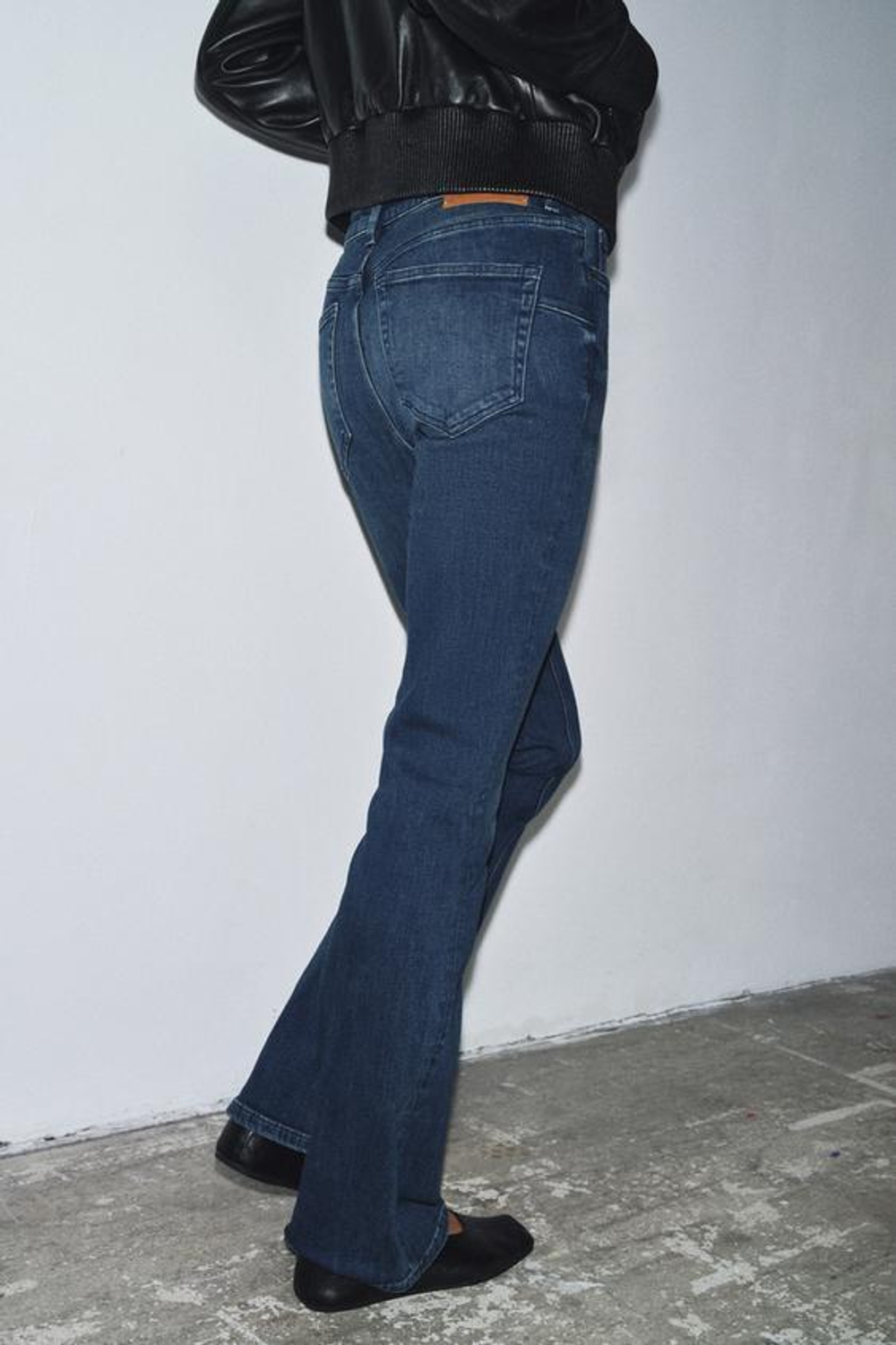 ZARA ДЖИНСЫ BOOTCUT С ВЫСОКОЙ ПОСАДКОЙ — ZW COLLECTION, ТЕМНЫЙ ИНДИГО