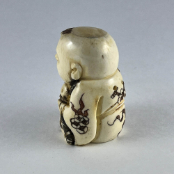 Статуэтка нэцкэ Ребенок Карако в японском кимоно